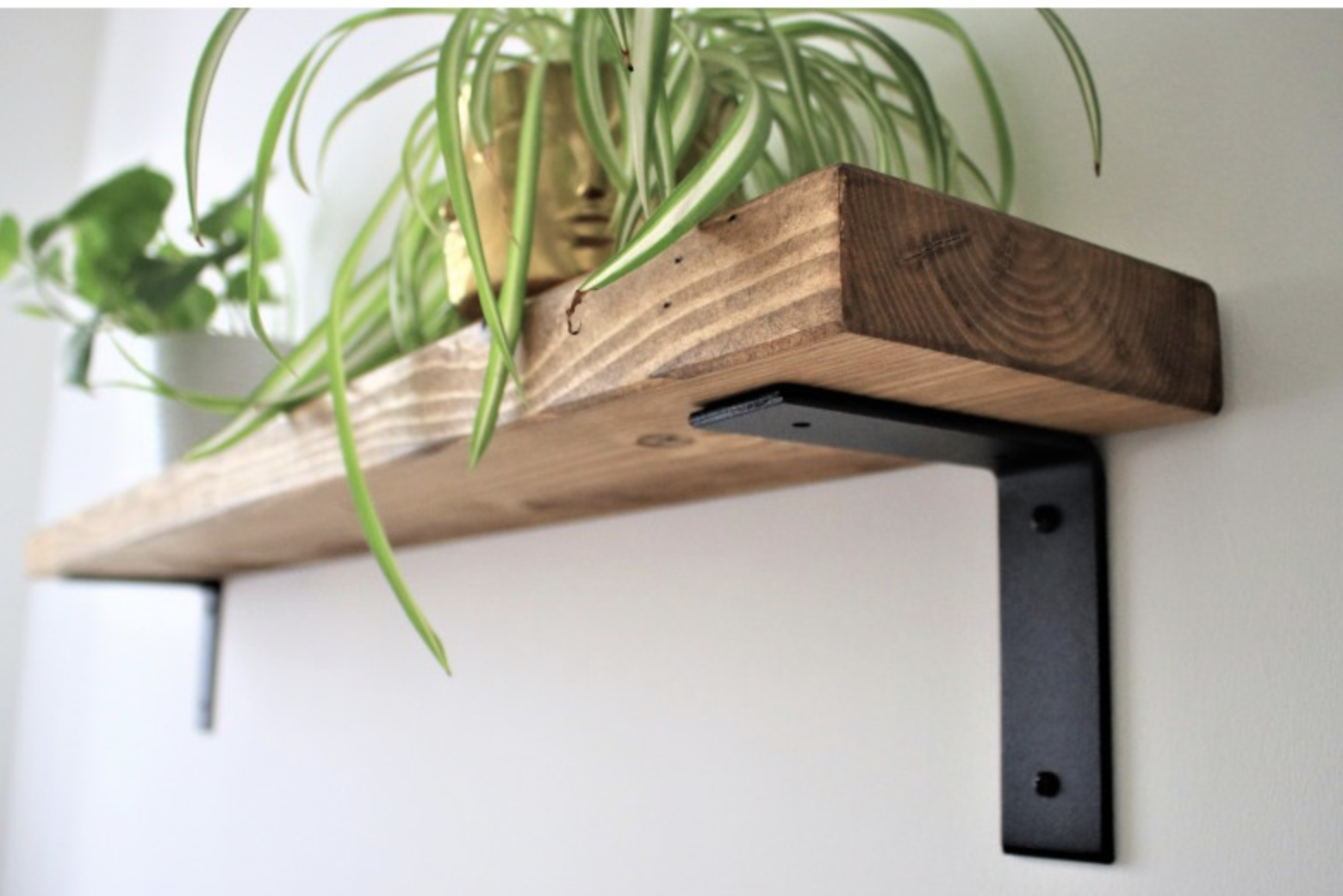 Smart shelves – integrating technology into modern storage